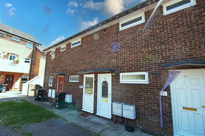 1 Bedroom Maisonette For Sale In Selworthy Close, Billericay, CM11