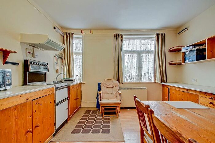 1 Bedroom Flat For Sale In Ballards Lane, London, N12