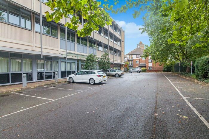 1 Bedroom Flat To Rent In Trinity Cou Between Towns RoadOxford, RT4