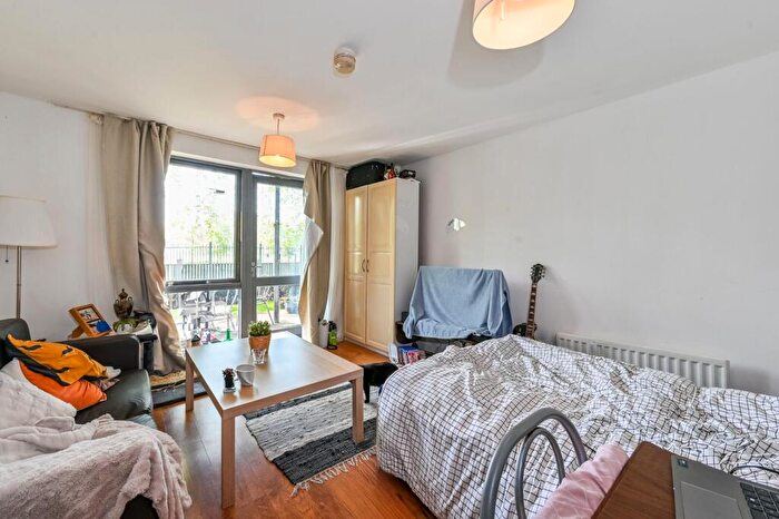 2 Bedroom Flat For Sale In Southwold Road, , Clapton, London, E5