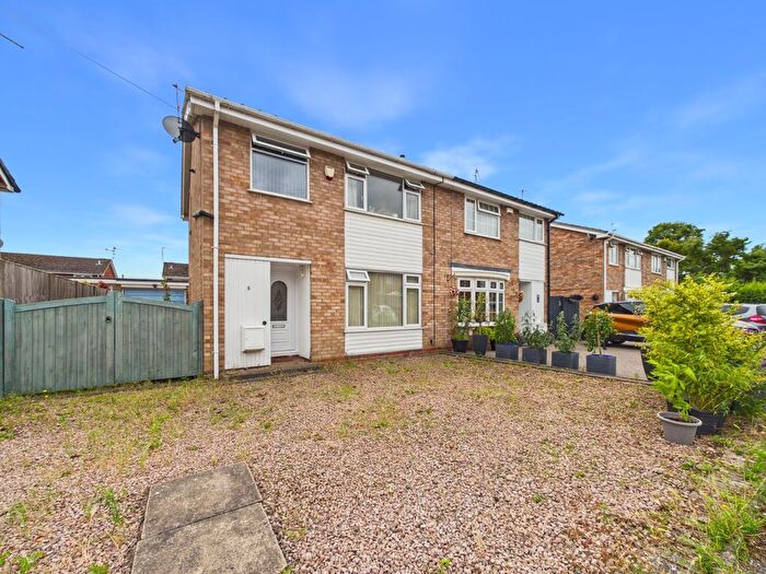 3 Bedroom Semi-Detached House For Sale In Weyburn Close, Worcester, Worcestershire, WR2
