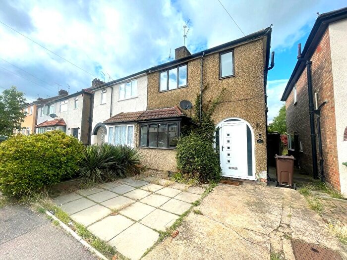 3 Bedroom Semi-Detached House To Rent In Hatfield Road, St. Albans, Hertfordshire, AL4