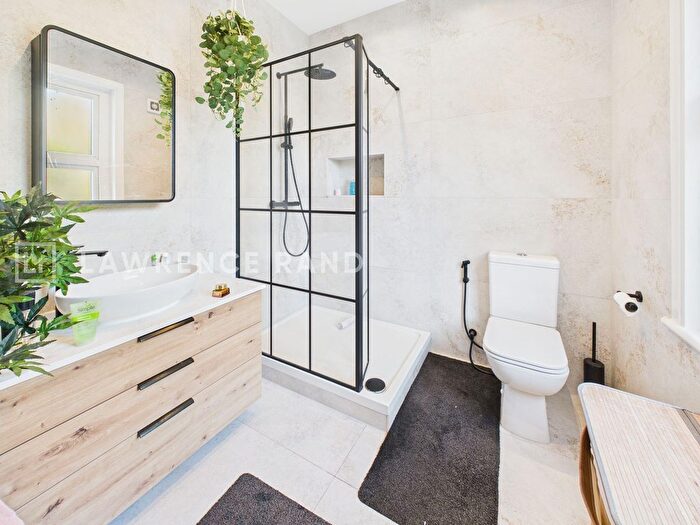 3 Bedroom Flat To Rent In Green Lane, Northwood, HA6