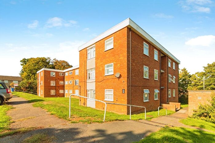 3 Bedroom Flat For Sale In Upper Maylins, Letchworth Garden City, SG6