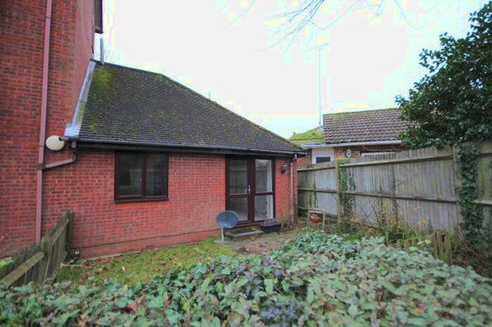 1 Bedroom Flat To Rent In North Parade, Horsham, RH12