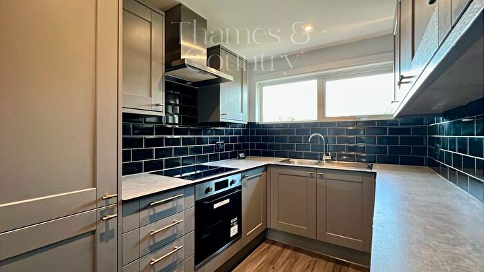 1 Bedroom Flat To Rent In Chalford Flats, Northcroft, Wooburn Green, Buckinghamshire, HP10