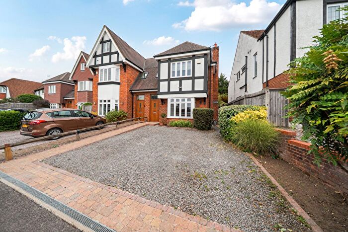 4 Bedroom Semi-Detached House For Sale In Bowers Way, Harpenden, AL5