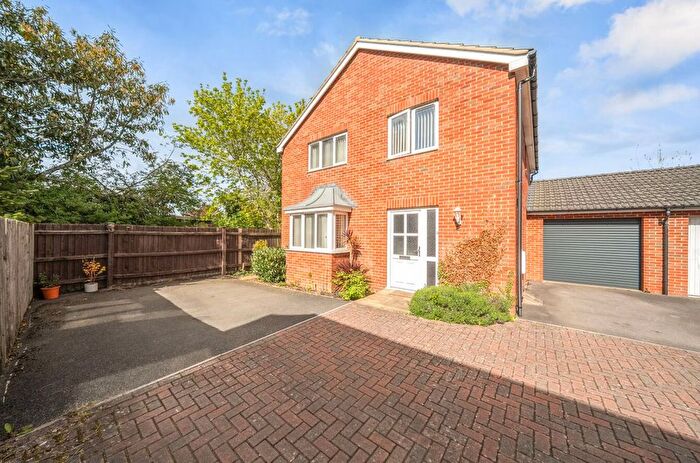 4 Bedroom Detached House For Sale In Blackbird Close, Swindon, SN3