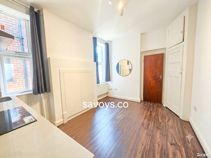 Studio To Rent In Hoop Lane, London, NW11