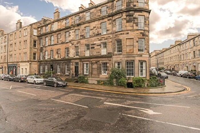 3 Bedroom Flat To Rent In () Henderson Row, F1