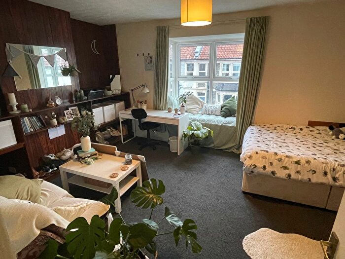 4 Bedroom Semi-Detached House To Rent In Manor Road, Bristol, BS7