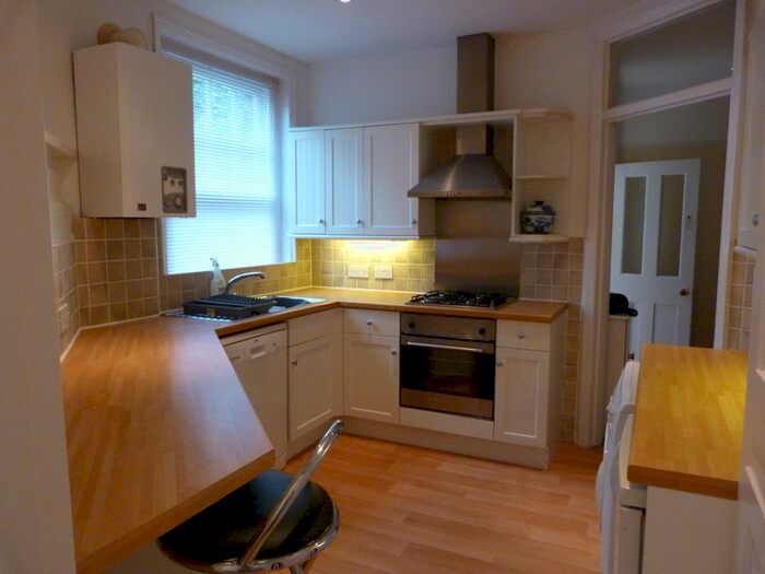 2 Bedroom Flat To Rent In Stanlake Road, Shepherds Bush, W12