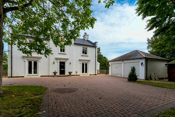 4 Bedroom Detached House For Sale In Hartley Gardens, Southam, CV47