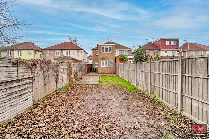 3 Bedroom Semi Detached House For Sale In Northumberland Crescent, Feltham, TW14