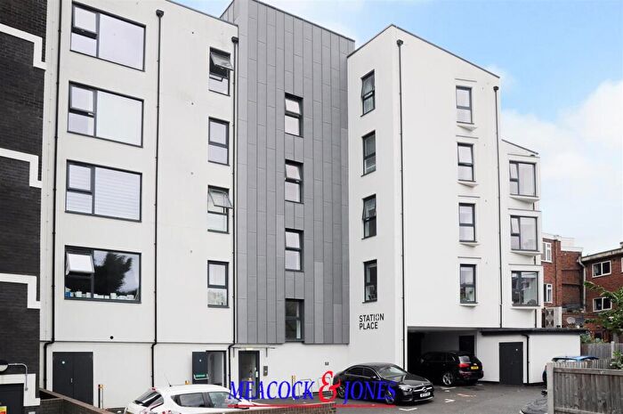 2 Bedroom Penthouse For Sale In Kings Road, Brentwood, CM14