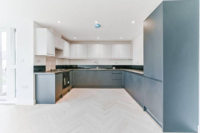 2 Bedroom Flat To Rent In Norbury Avenue, Norbury, London, SW16