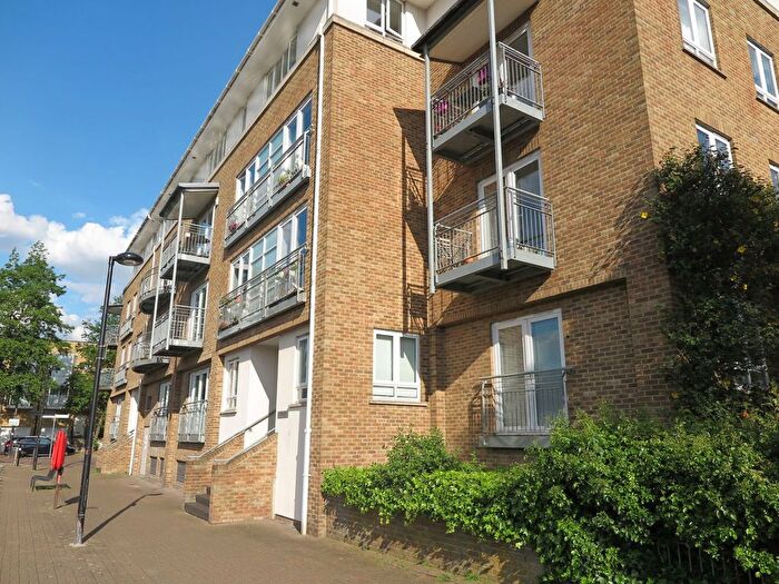 2 Bedroom Flat To Rent In Rainbow Quay, London, SE16
