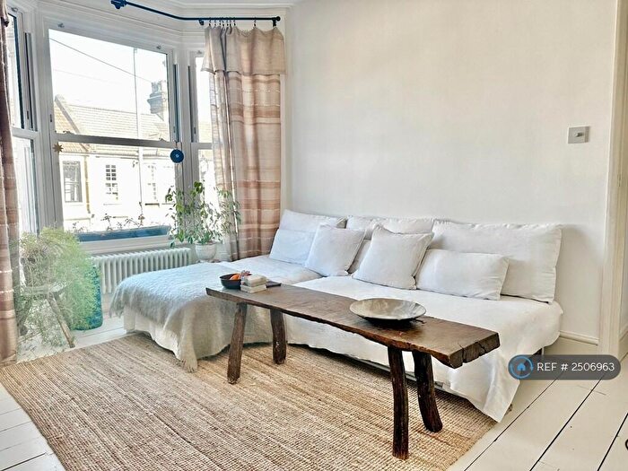 2 Bedroom Flat To Rent In Warren Road, London, E10
