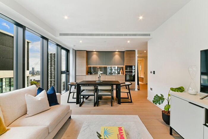3 Bedroom Flat To Rent In George Street, South Quay, E14