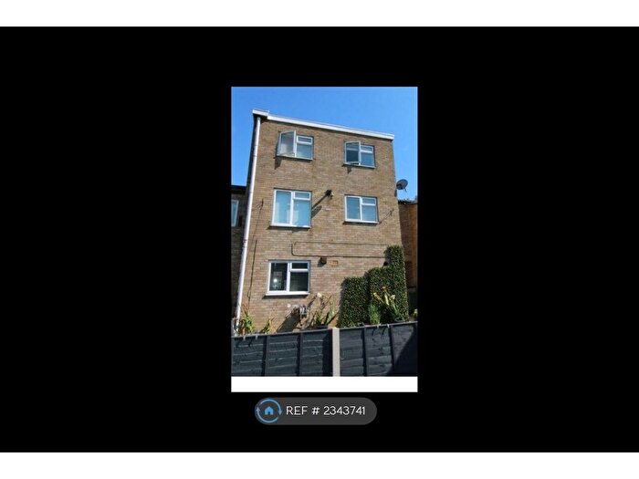 3 Bedroom End Of Terrace House To Rent In Northbrook, Corby, NN18