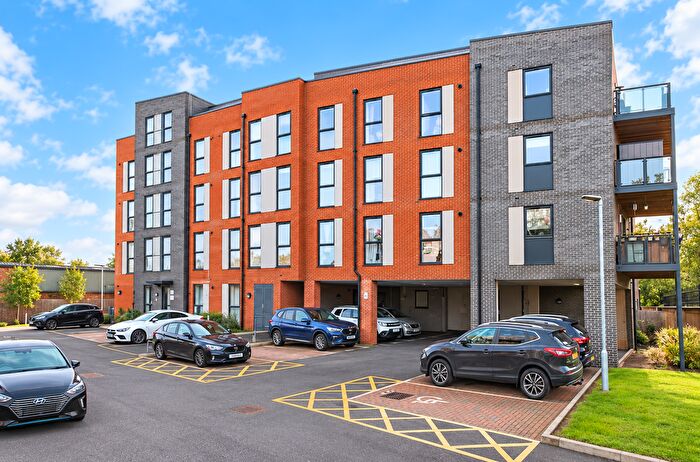 2 Bedroom Flat For Sale In Carter Court, Southall, Southall, Middlesex, UB2