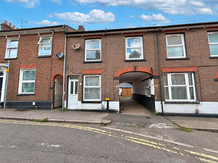 3 Bedroom Terraced House For Sale In Winfield Street, Dunstable, LU6