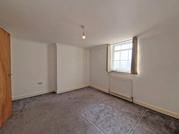 Studio To Rent In High Street, Banbury, Oxon, OX16