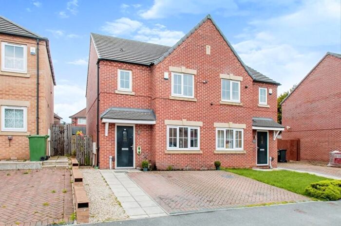 3 Bedroom Semi-Detached House To Rent In Oak Tree Mount, Leeds, LS9