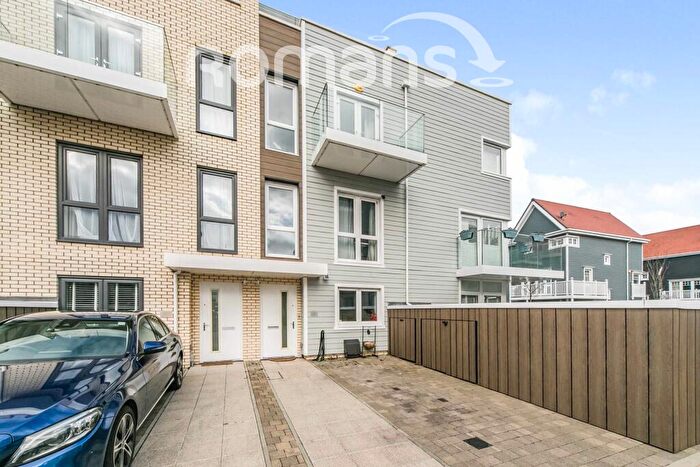 4 Bedroom Town House To Rent In Champlain Street, Reading, Berkshire, RG2