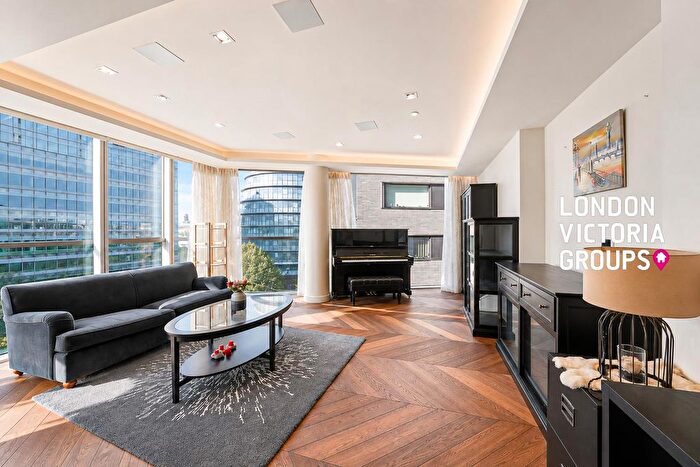 2 Bedroom Flat To Rent In Sandringham House, Earls Way, London, SE1