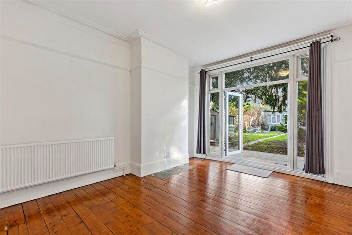 2 Bedroom Flat To Rent In Ellesmere Road, London, W4