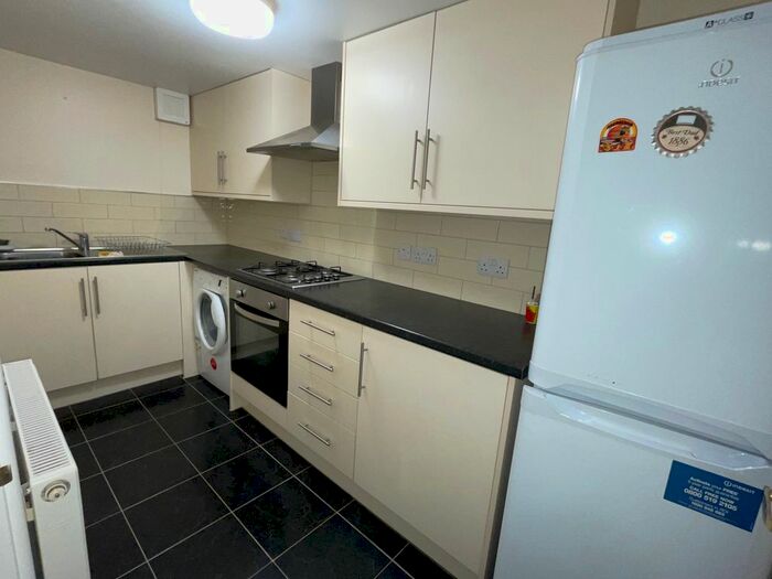 2 Bedroom Flat To Rent In Penlan Grove, Treboeth, Swansea, SA5