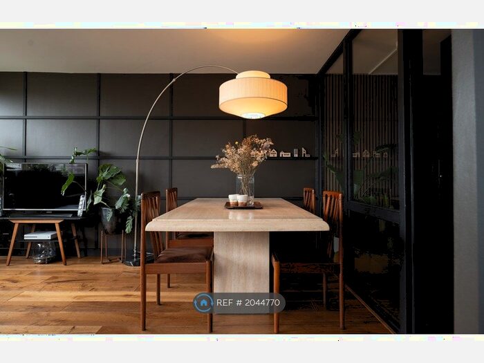 2 Bedroom Maisonette To Rent In Barandon Walk, London, W11