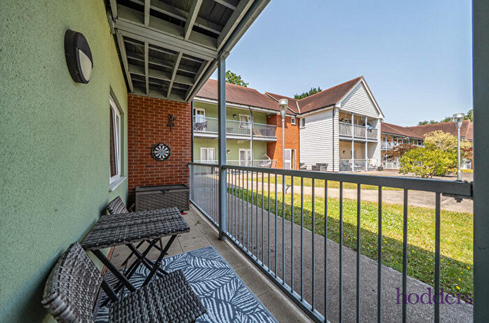 1 Bedroom Maisonette For Sale In Addlestone, Surrey, KT15