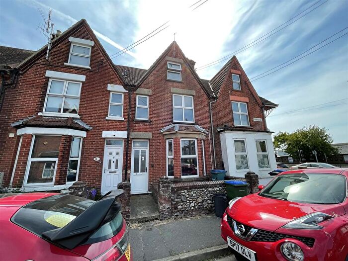 1 Bedroom Flat To Rent In Queen Street, Littlehampton, BN17