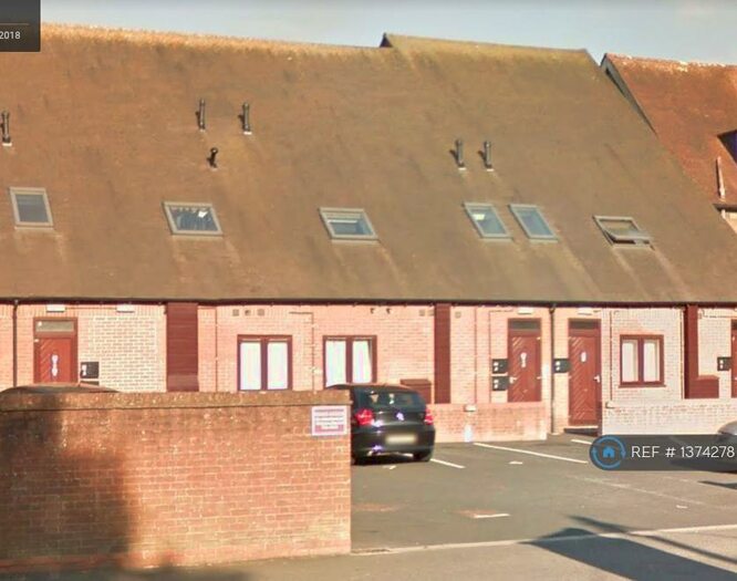 1 Bedroom Flat To Rent In Victoria Road, Ferndown, BH22