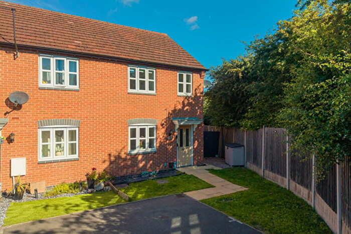 3 Bedroom End Of Terrace House For Sale In Cascade Close, Burton-on-trent, DE14