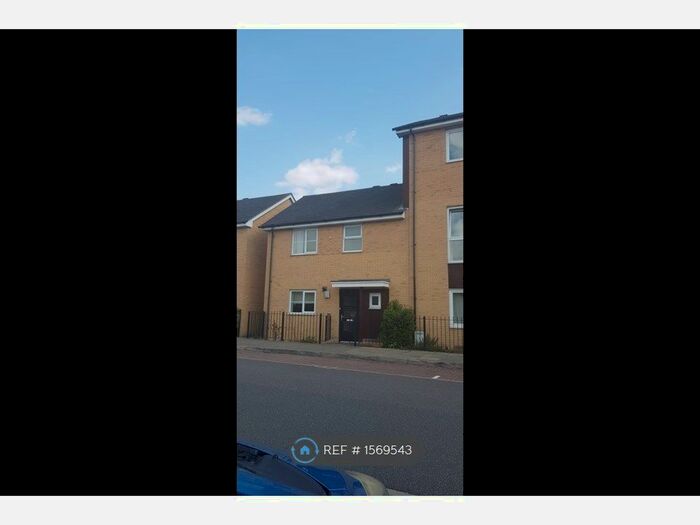 2 Bedroom Semi-Detached House To Rent In Drake Way, Reading, RG2