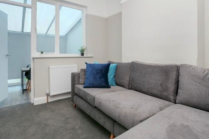 4 Bedroom Semi-Detached House To Rent In Dominion Road, Fishponds, Bristol, BS16