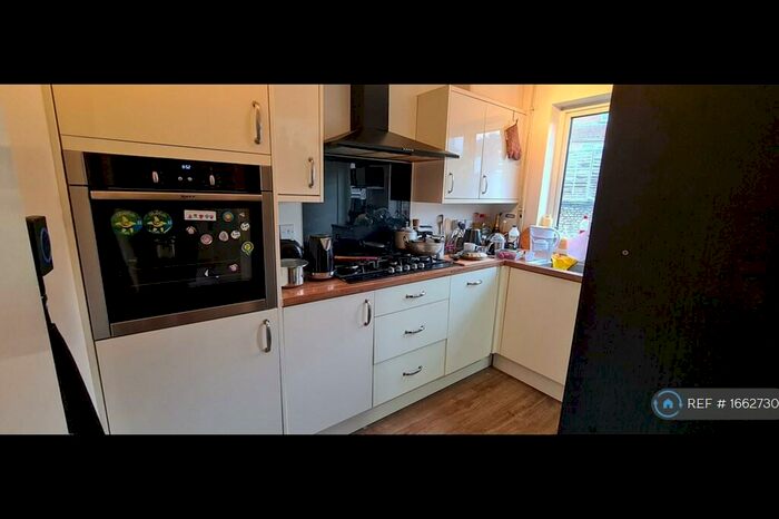 3 Bedroom Semi-Detached House To Rent In Cecil Road, Ipswich, IP1