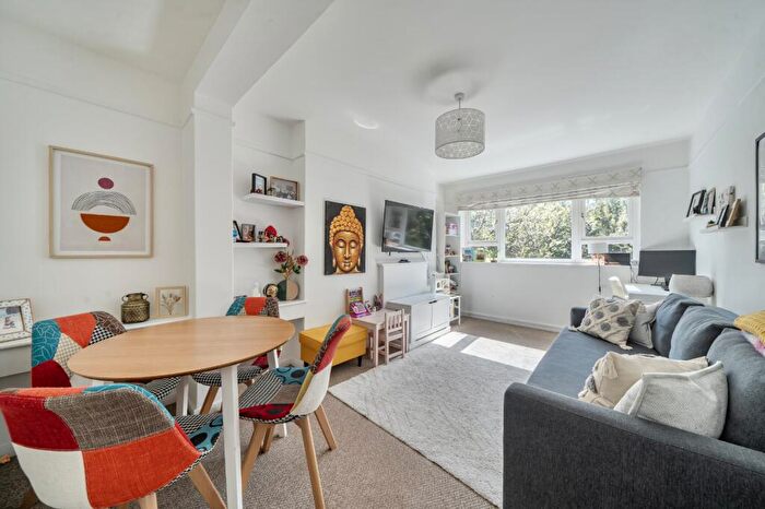 1 Bedroom Flat For Sale In St Mildreds Road, Lee, London, SE12