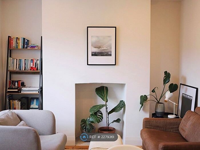 2 Bedroom Flat To Rent In Dalston, London, E8