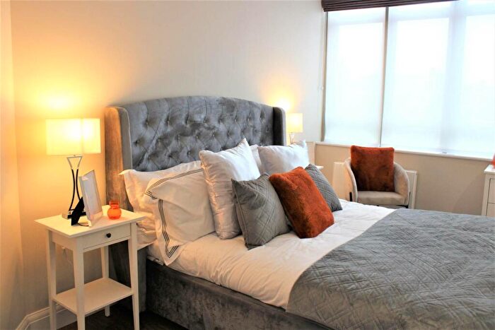 2 Bedroom Flat To Rent In City Road, Angel, London, EC1V