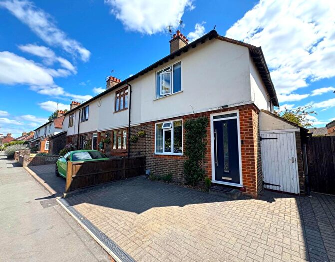 2 Bedroom End Of Terrace House For Sale In Woking Road, Guildford, GU1