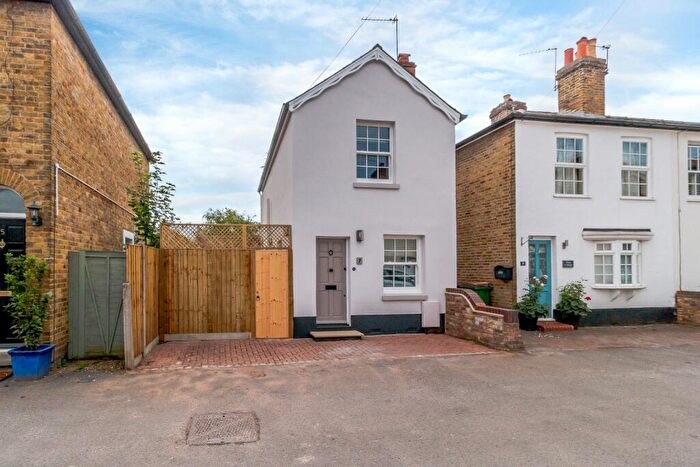 2 Bedroom Detached House To Rent In Pantile Road, Weybridge, KT13