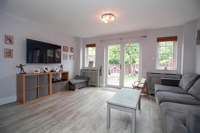 2 Bedroom Semi-Detached House To Rent In Lyndsey Close, Farnborough, GU14