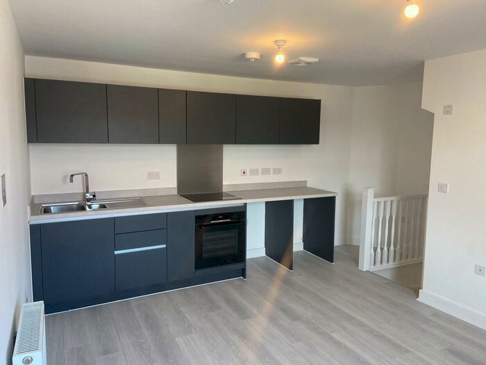 2 Bedroom Town House To Rent In New Bold Street, Nottingham, Nottinghamshire, NG8