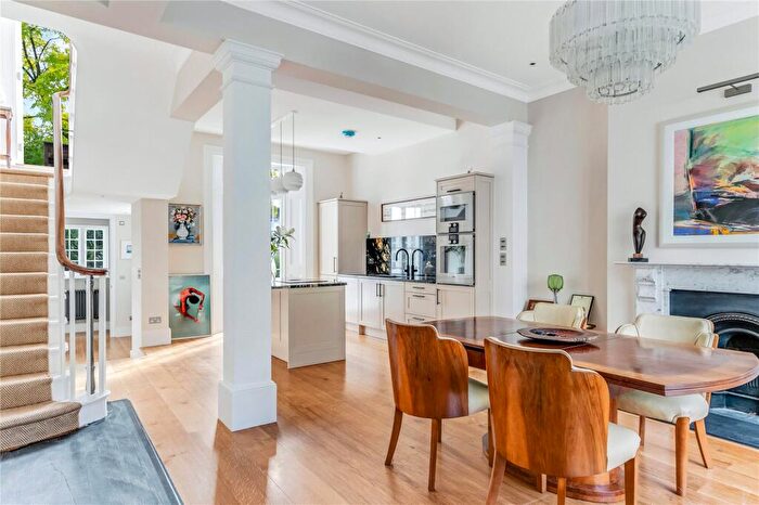 3 Bedroom Apartment To Rent In Fitzroy Road, Primrose Hill, London, NW1