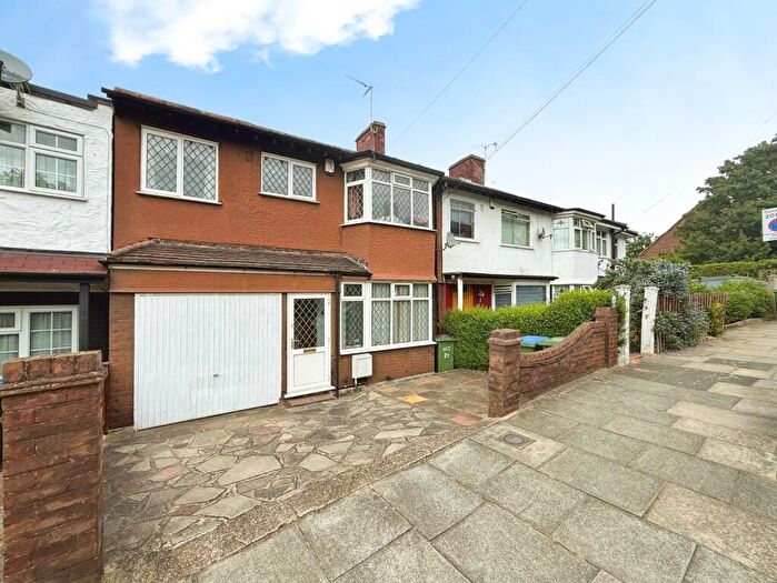 4 Bedroom End Of Terrace House For Sale In Commonwealth Way, London, SE2