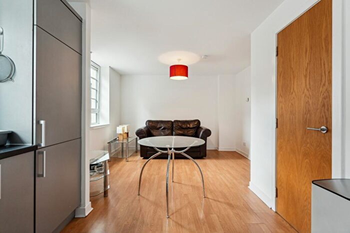 1 Bedroom Flat To Rent In Sauchiehall Street, Flat -, City Centre, Glasgow, G2